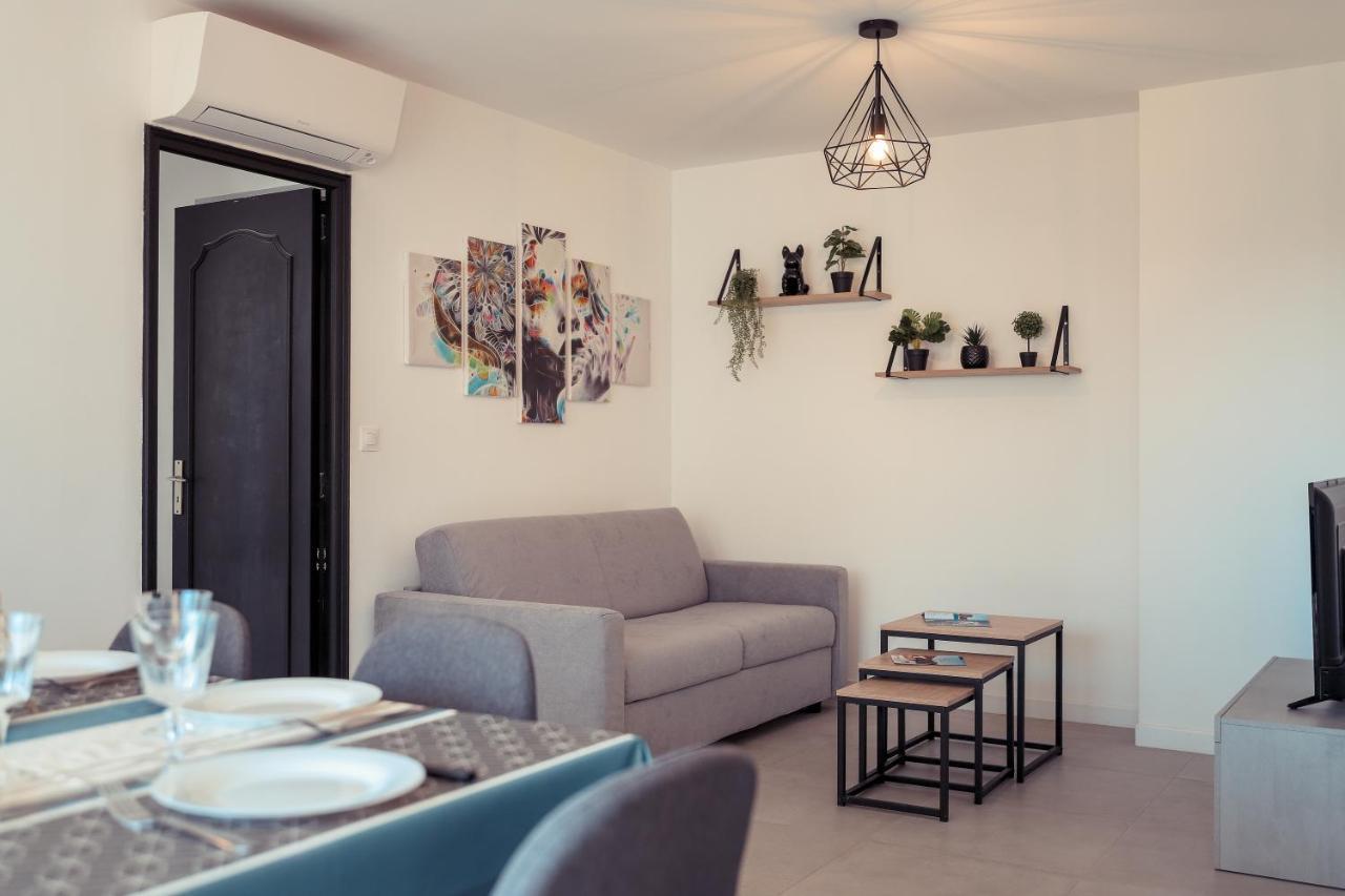 Chic Appart Du Port Fréjus Eksteriør billede
