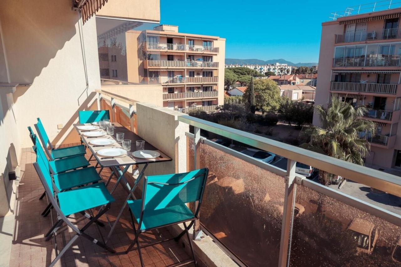 Chic Appart Du Port Fréjus Eksteriør billede